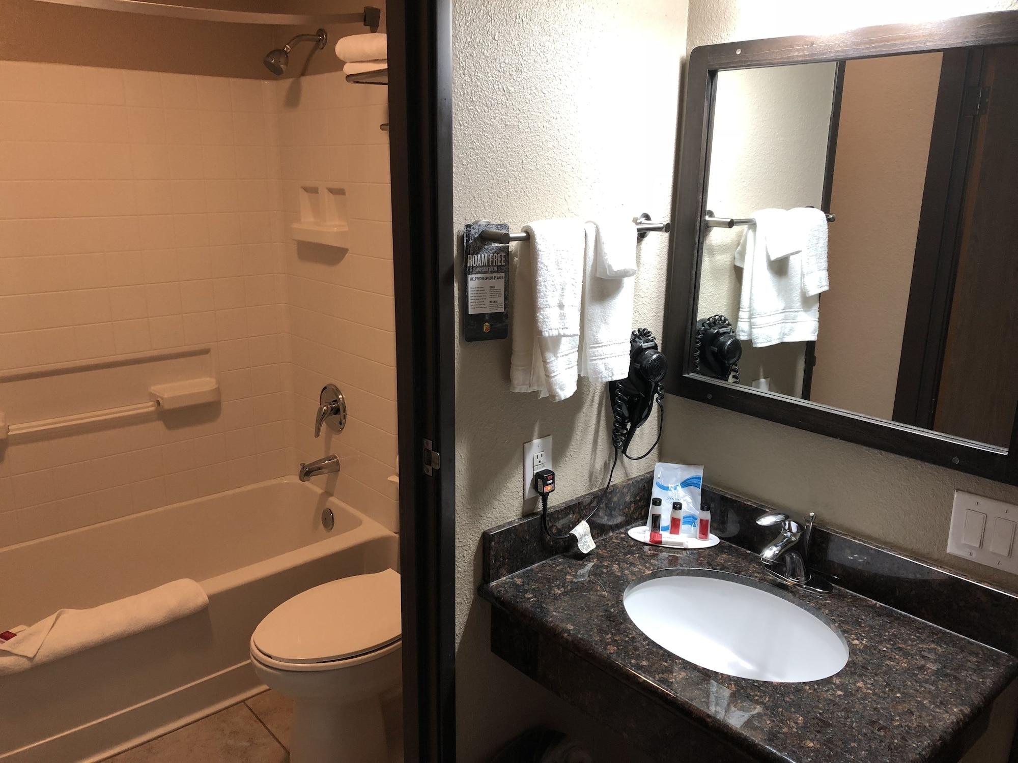 Hotel Super 8 By Wyndham Redding Extérieur photo
